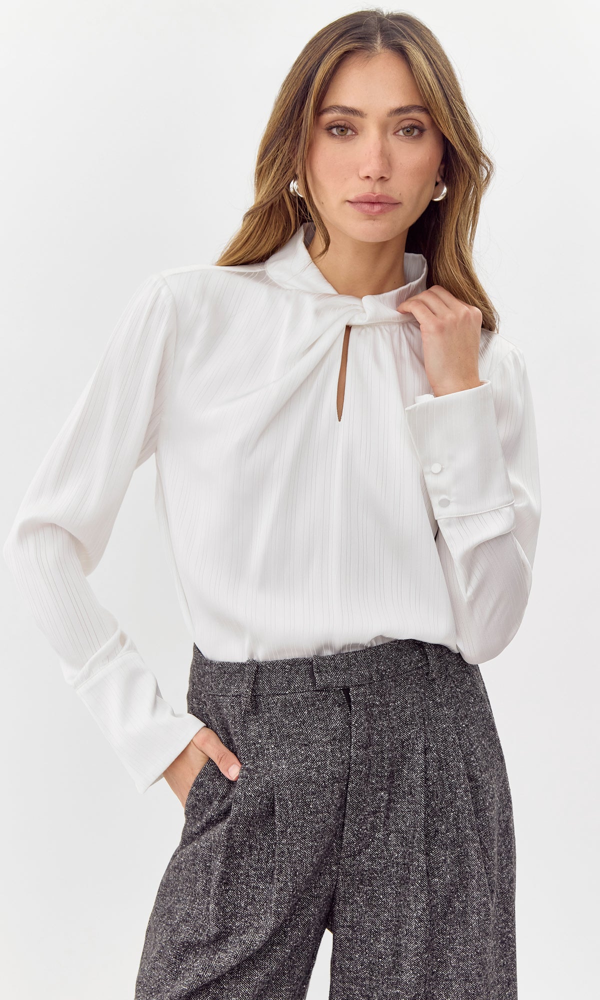 SINGRID TWIST NECK BLOUSE