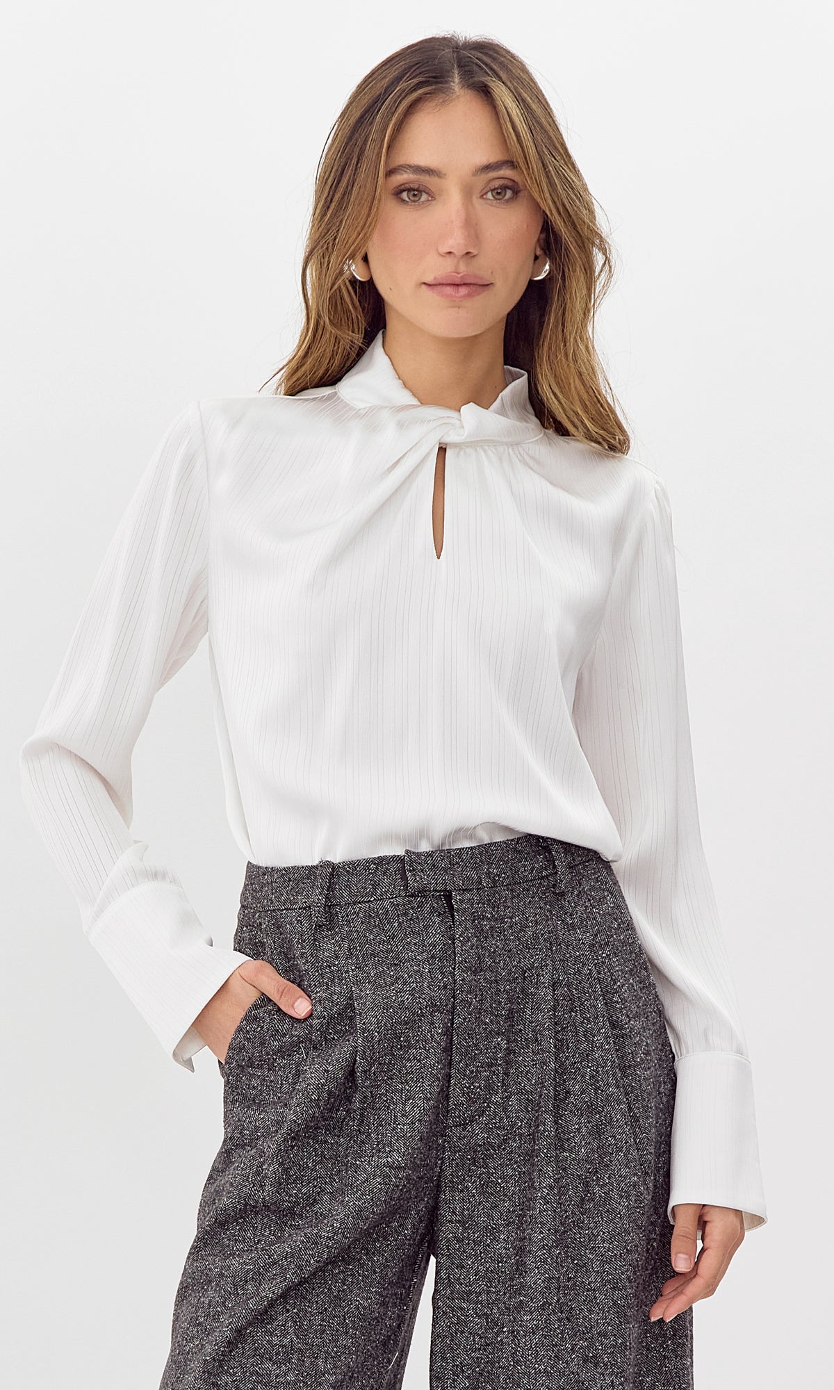 SINGRID TWIST NECK BLOUSE