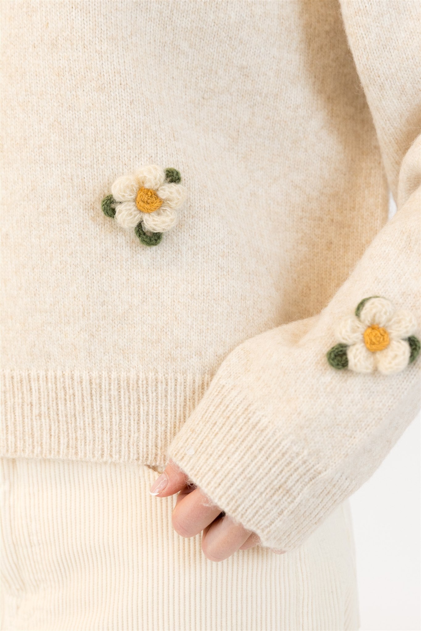 HOLLY FLOWER SWEATER