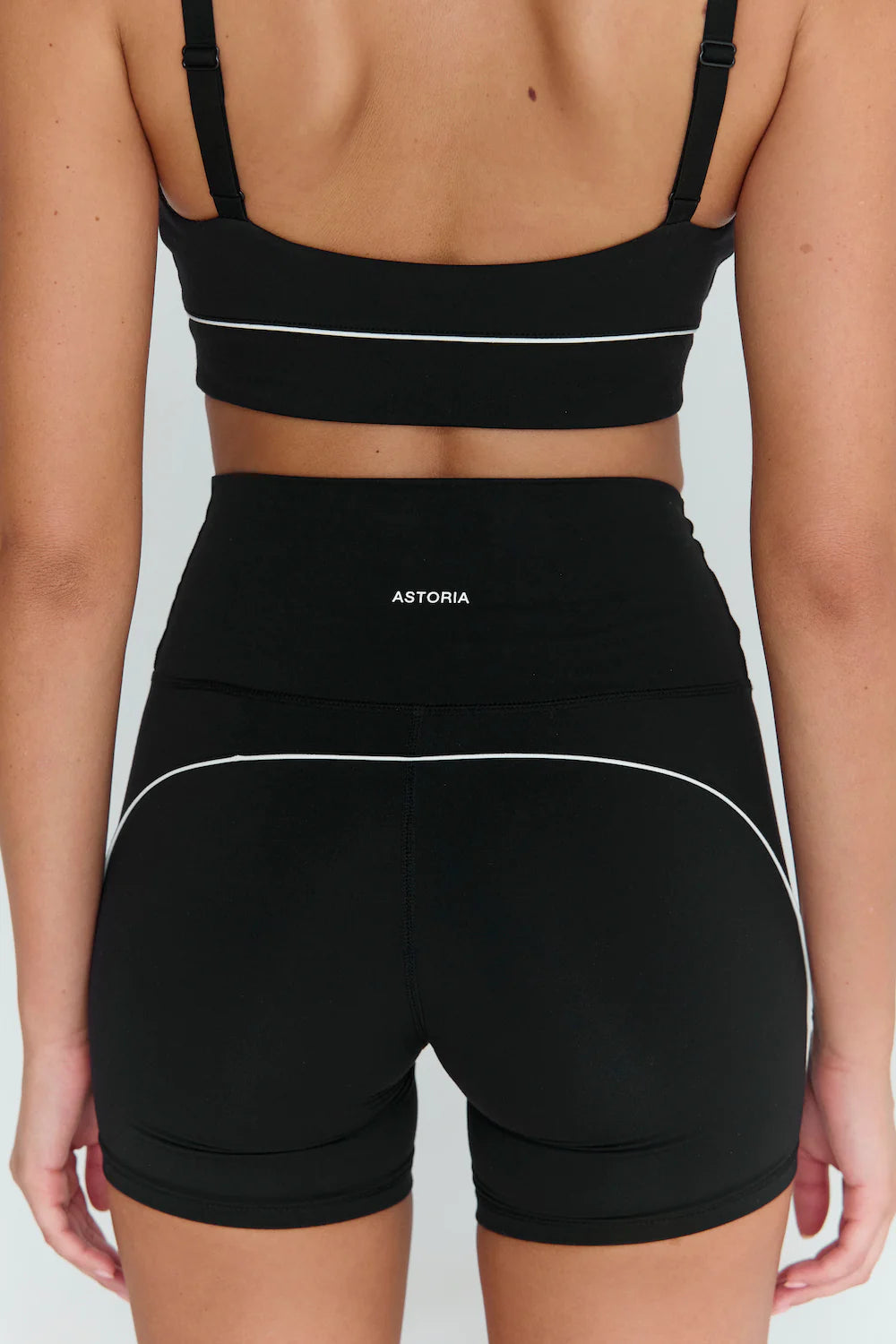 AIRVIVE SHORT - BLACK/CREAM