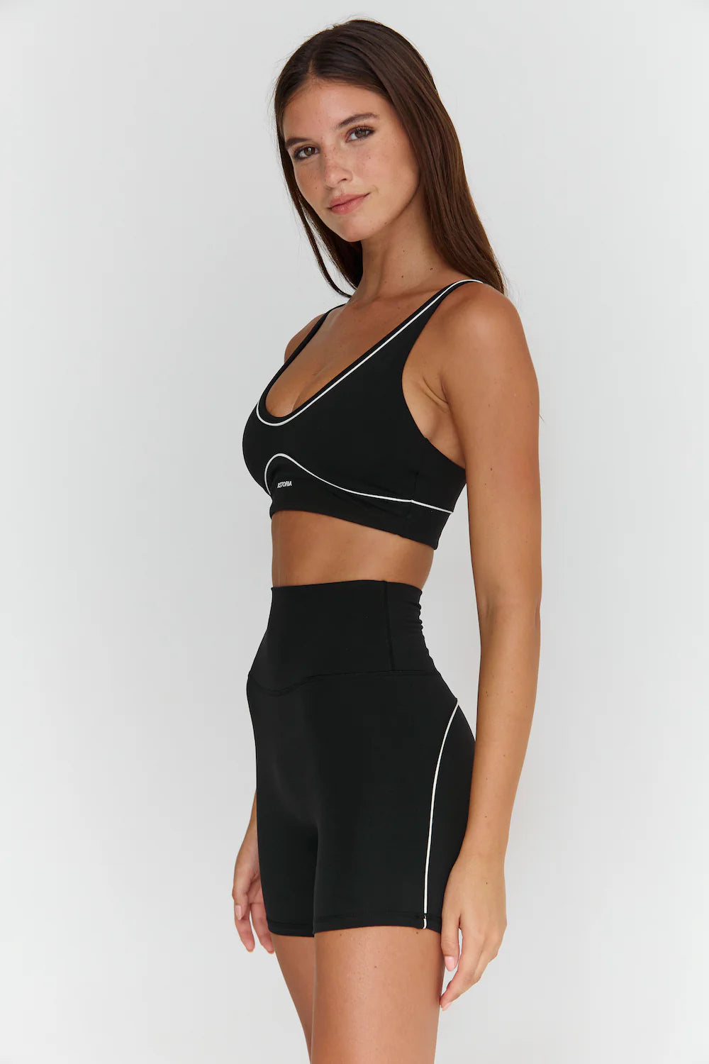 AIRVIVE SHORT - BLACK/CREAM