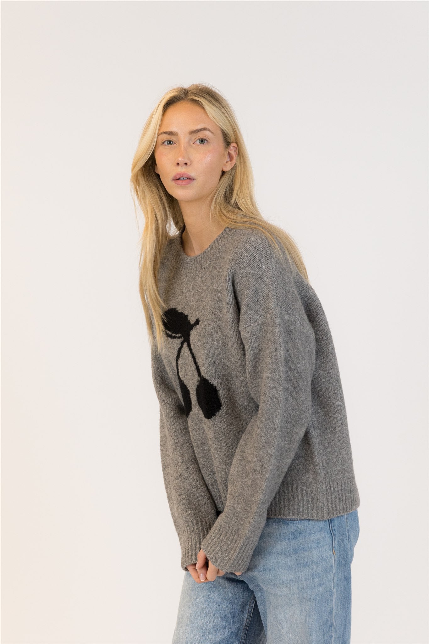 LOU CHERRY SWEATER