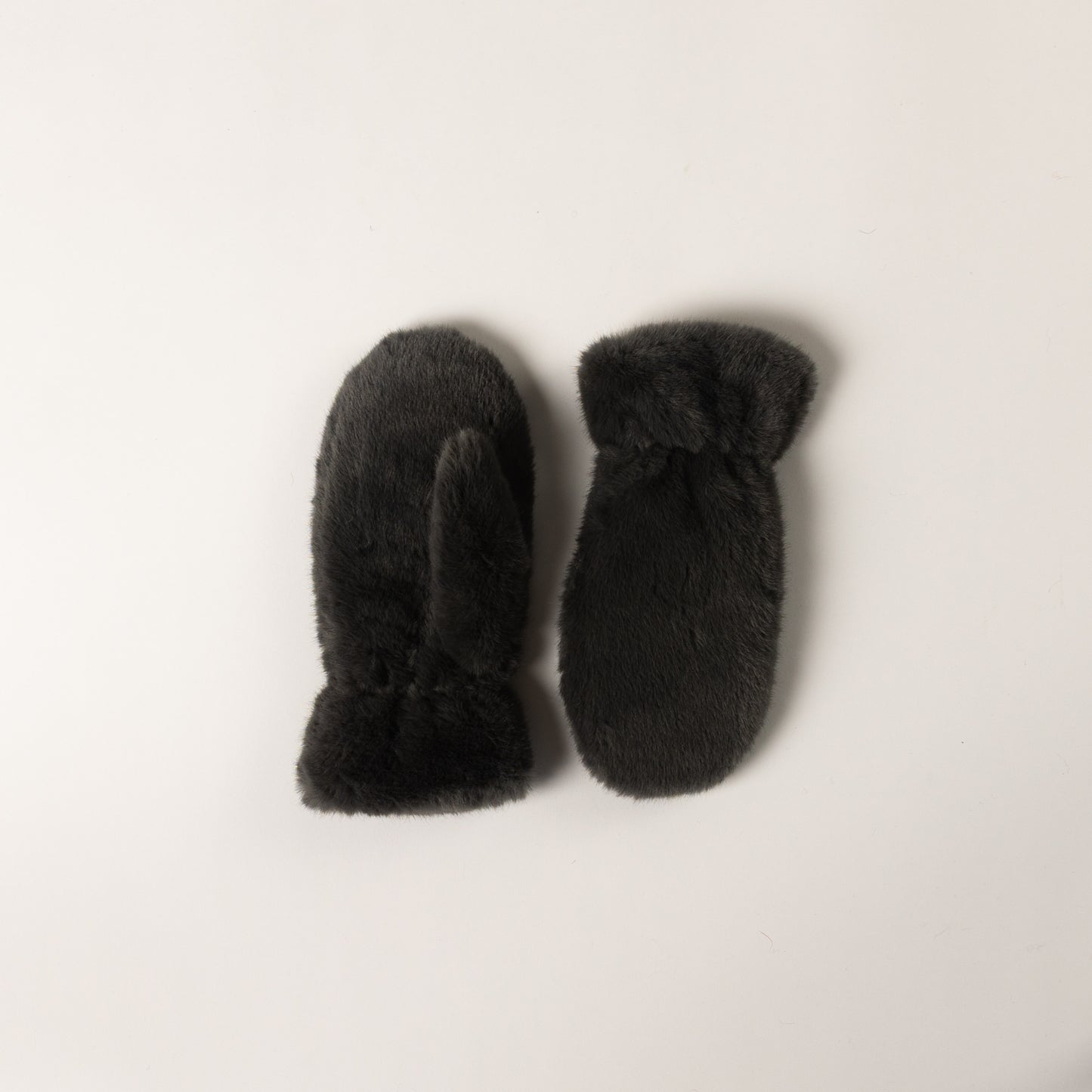 PLUSH MITTENS (VARIOUS COLOURS)