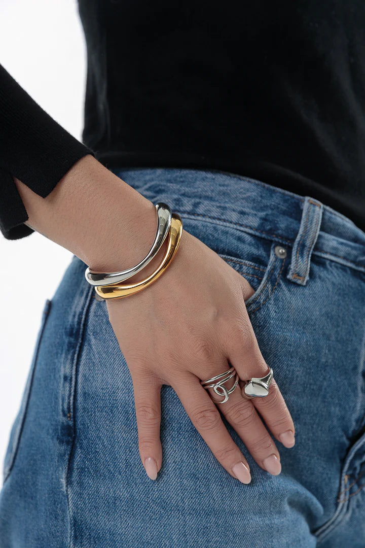 FITTED S CUFF BRACELET (GOLD OR SILVER)