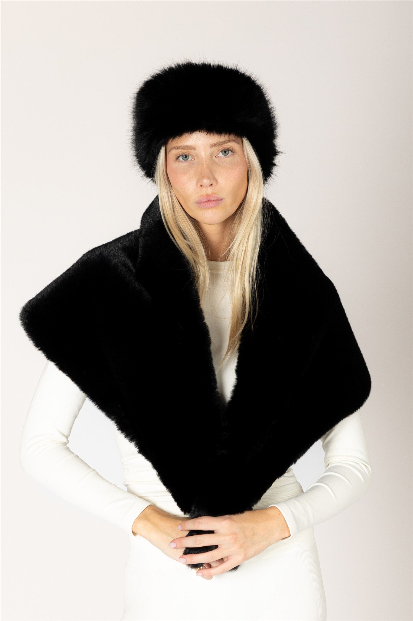 TRIANGLE FURSCARF (VARIOUS COLOURS)