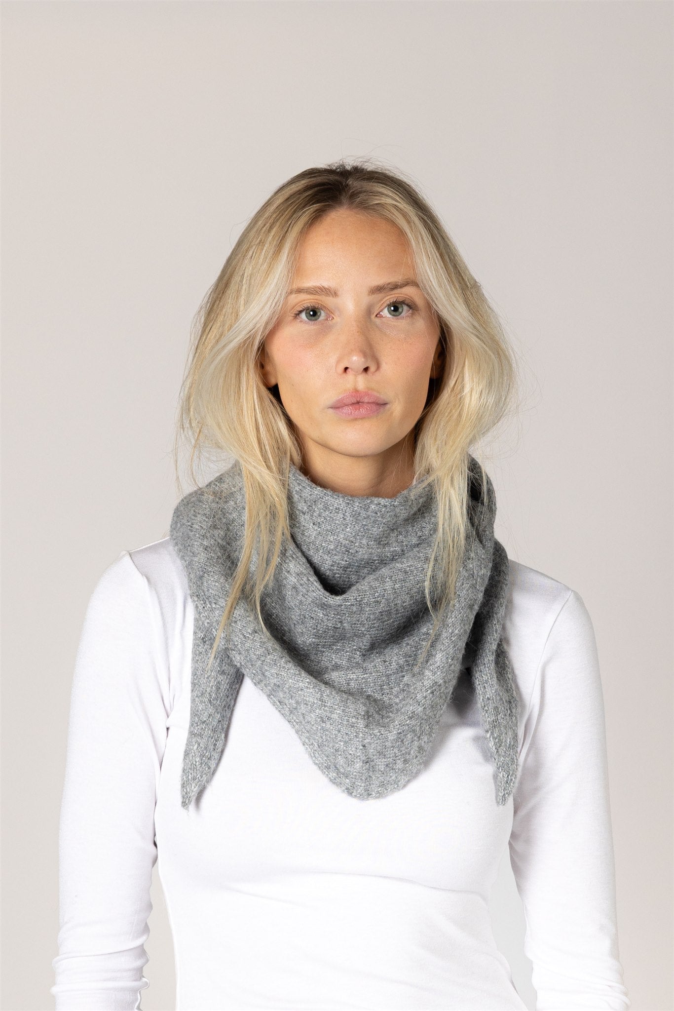 TRIANGLE SCARF (VARIOUS COLOURS)