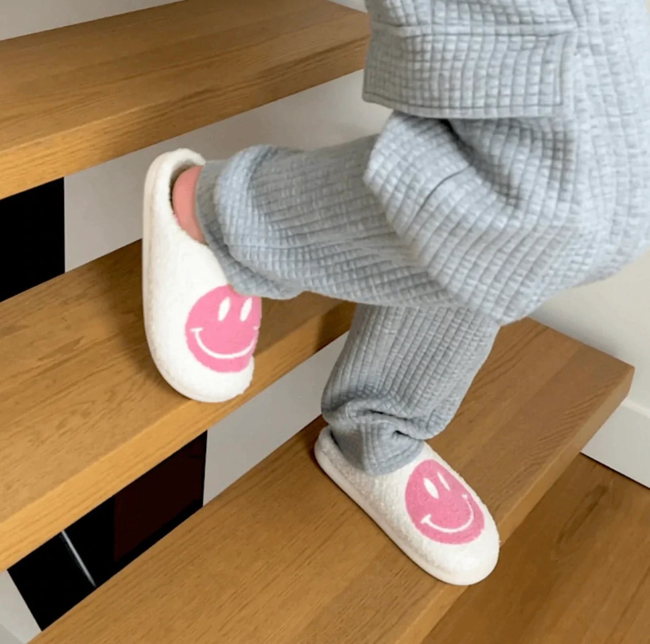 SMILEY TEDDY SLIPPERS - PINK