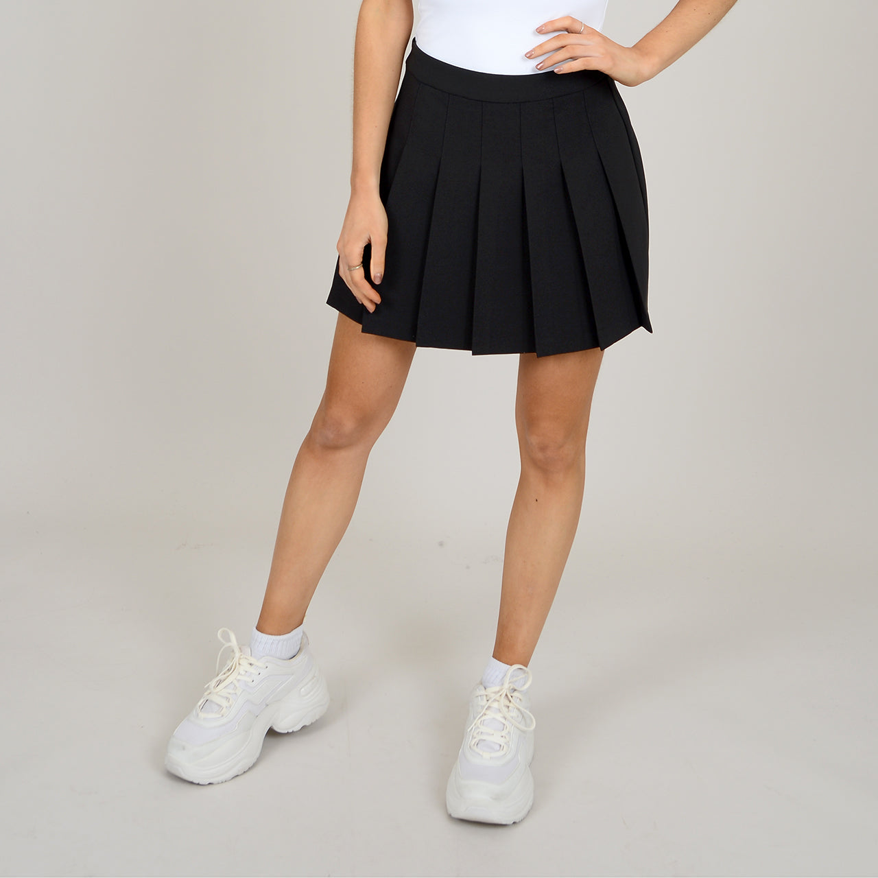 PILLAR PLEATED SKIRT - BLACK