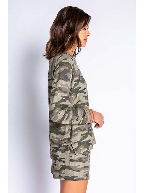 IN COMMAND CAMO TOP