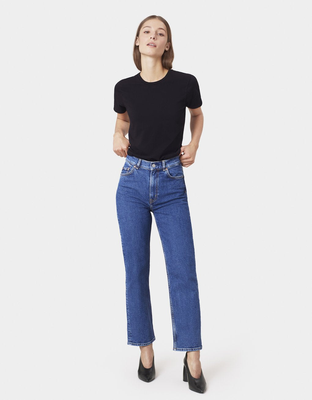 WOMEN LIGHT ORGANIC TEE - DEEP BLACK